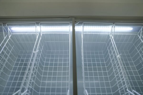 FDF23CF 71'' Width Horizontal Display Island Freezer - Nafcool™ Commercial Freezer Icecream, frozen food, Ice bag and Gelato - Image 11