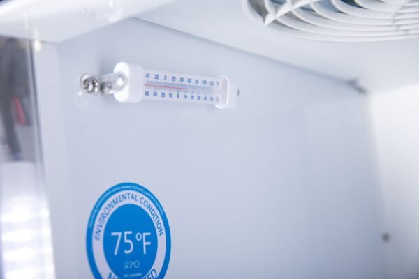 SDGF15'' Commercial Upright Display Freezer with LED Light  7 Cu.Ft - Image 8