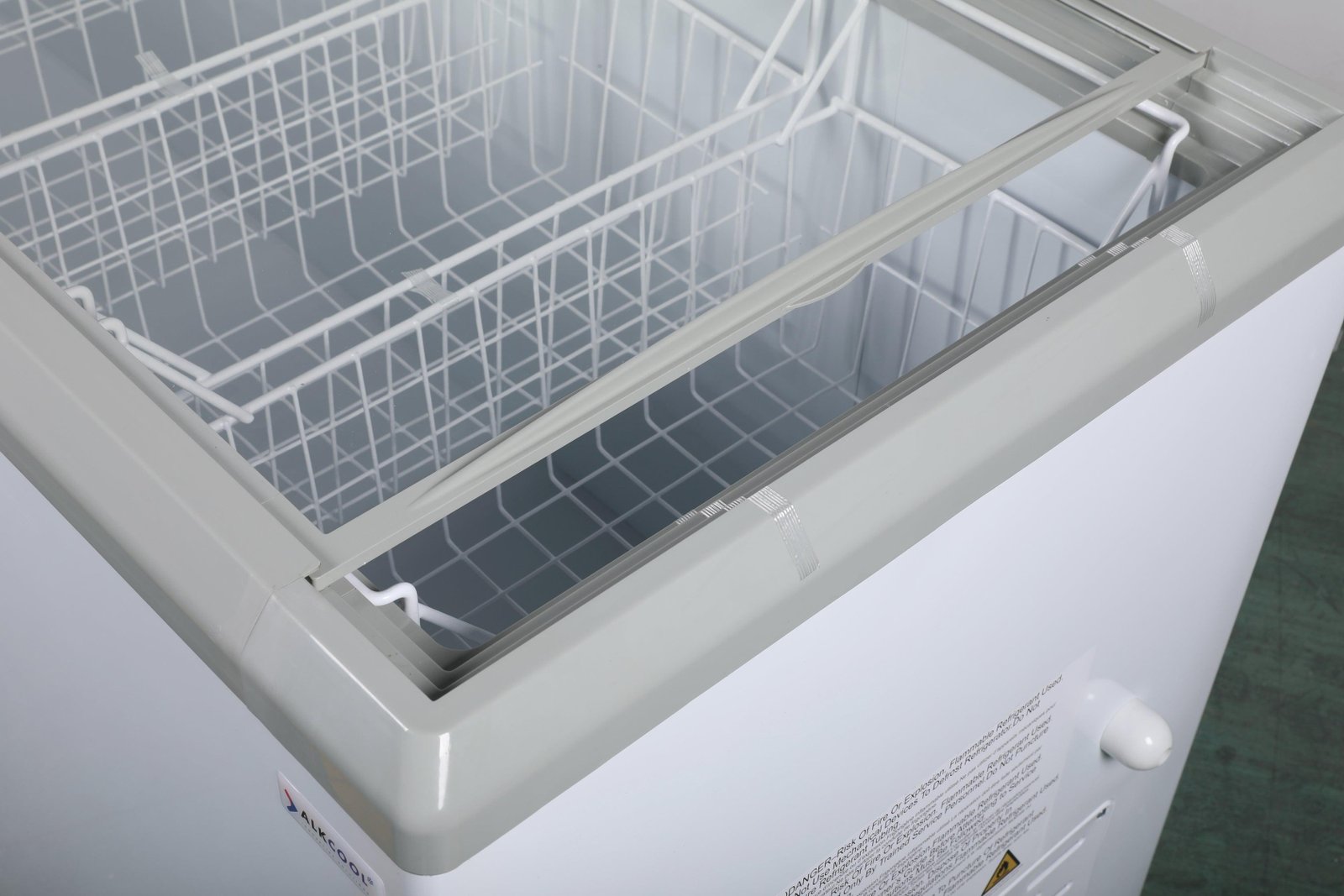 FDF23CF 71'' Width Horizontal Display Island Freezer - Nafcool™ Commercial Freezer Icecream, frozen food, Ice bag and Gelato - Image 7