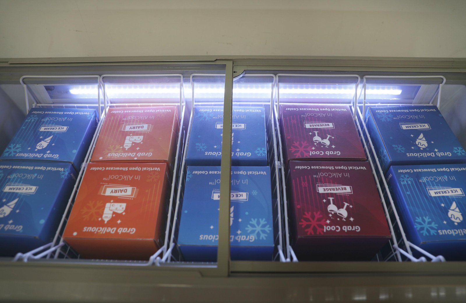 FDF16CF 50'' Width Horizontal Display Island Freezer - Nafcool™ Commercial Freezer Icecream, frozen food, Ice bag - Image 6